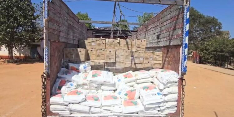 CG में 1 करोड़ 50 लाख की शराब की कहानी: सीमेंट की बोरियों के नीचे 790 पेटियां, जानिए कहां करने वाले थे डिलीवरी ?