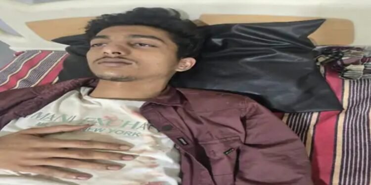 Amity University में घुसकर स्टूडेंट को पीटा: मारपीट कर एनुअल-फंक्शन से भागते वक्त रोकने पर हंगामा, BJP का झंडा लगी कार से आए थे युवक