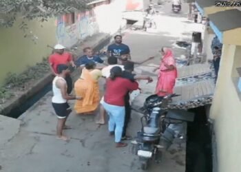 रायपुर में दिनदहाड़े चाकूकांड से दहशत: युवक को चाकू से गोदा, इधर महिला को बंधक बनाकर 8 लाख की लूट