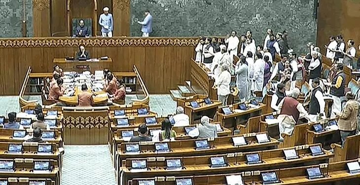 Waqf Bill में 14 बदलावों को केंद्र की मंजूरी: रिपोर्ट्स में दावा-10 मार्च से होने वाले संसद सत्र में लाना संभव; विपक्ष विरोध जता चुका